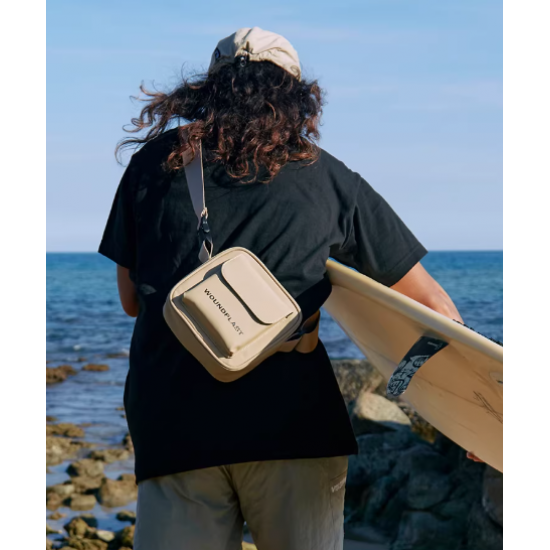 Women's crossbody bag, niche high-quality shoulder bag, trendy autumn and winter style, men's casual and versatile commuting small square bag.