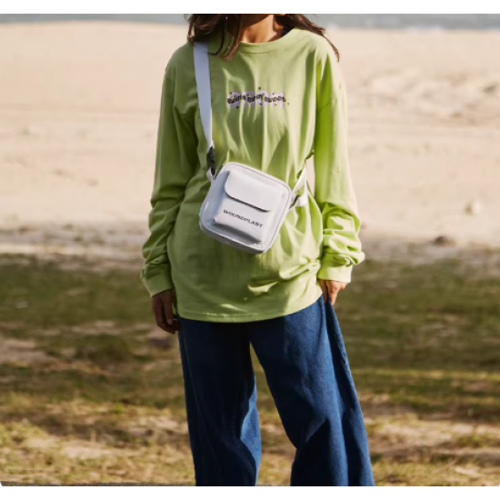 Women's crossbody bag, niche high-quality shoulder bag, trendy autumn and winter style, men's casual and versatile commuting small square bag.