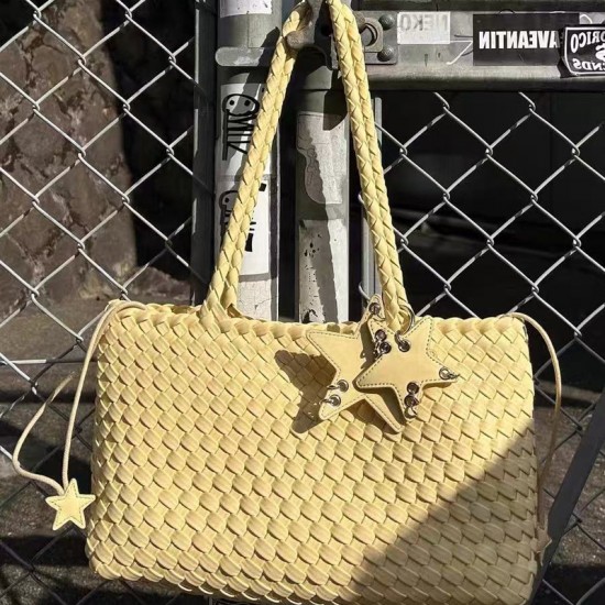 Qiangqiang's Same-Style Champagne Gold Handmade Woven Tote Bag - 2025 New Horizontal Large-Capacity Women's Shoulder/Handheld Bag
