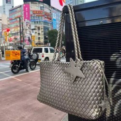 Qiangqiang's Same-Style Champagne Gold Handmade Woven Tote Bag - 2025 New Horizontal Large-Capacity Women's Shoulder/Handheld Bag