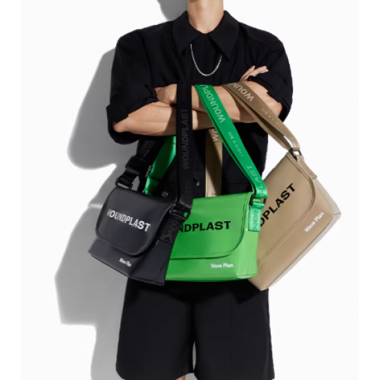 Casual crossbody bag for men, high-end niche trendy brand, sports and fitness chest bag, versatile casual messenger bag for commuting.