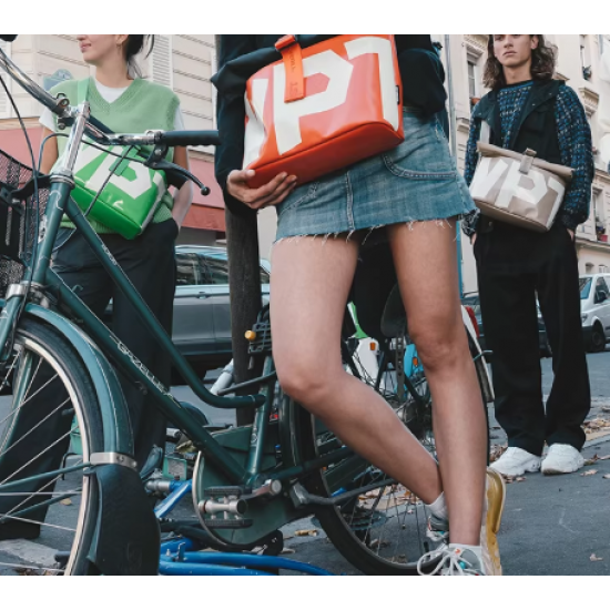 Crossbody bag for women, messenger bag, shoulder bag for men, large capacity, casual cycling style, trendy and unique high-quality commuter bag.